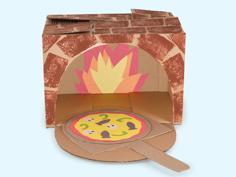 Cardboard pizza oven - Pretend play