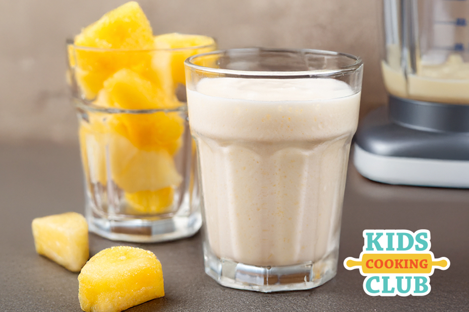 pineapple blend smoothie in a glass